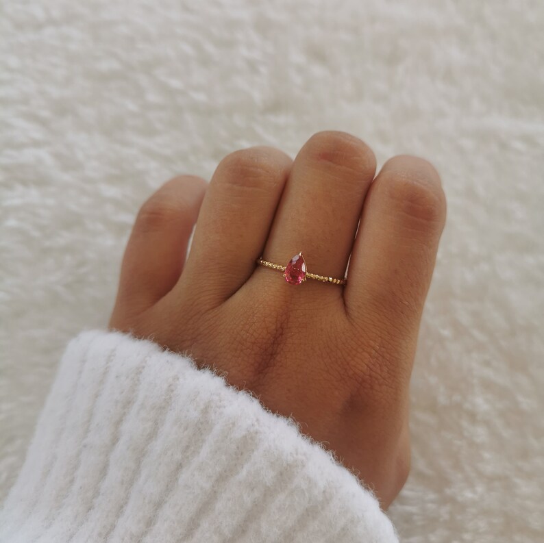 Bague acier inoxydable ajustable Bague réglable Idée cadeau de Noël Bijoux femmes Cadeau anniversaire Modèle Destiny doré Rose/rouge