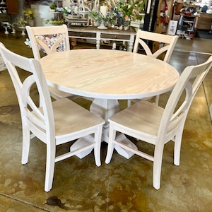 Round pedestal Table