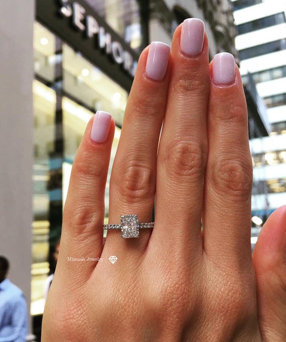 Radiant cut 2024 moissanite halo