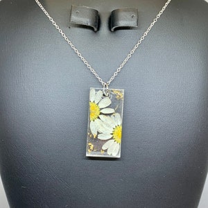 Pressed Daisy Necklace