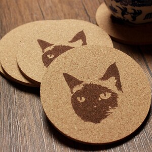 Siamkatze Untersetzer-Set - (5er-Set) Gravierte Korkuntersetzer, Geschenk für Katzenliebhaber, Haustierbesitzer, Einweihungsgeschenk, Geschenk für Tierliebhaber
