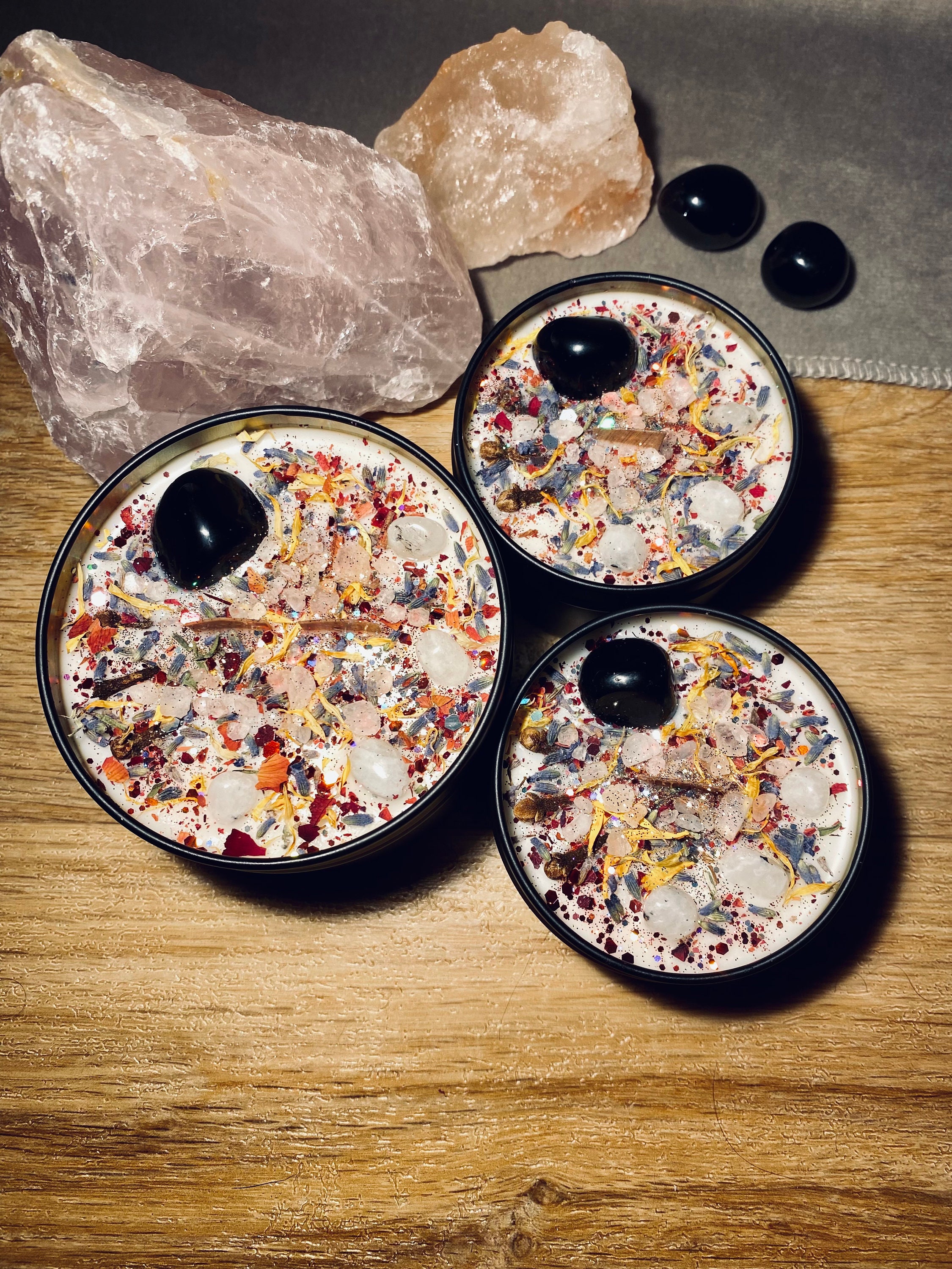 Bougie Protection & Divination, Pierre de Lune, Obsidienne, Fleurs Séchées, Sel Rose L'himalaya