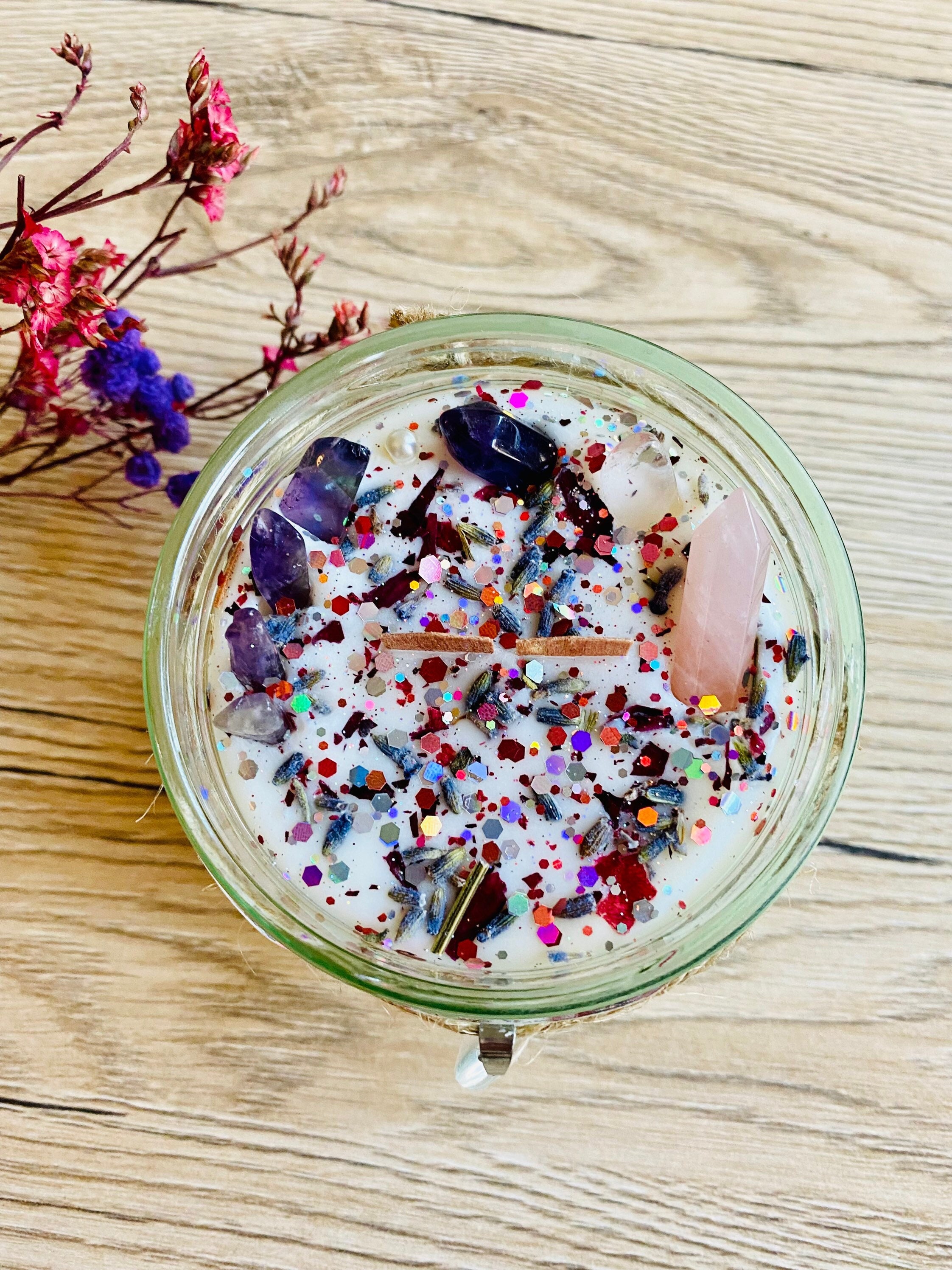 Bougie Triangle d'or Énergies Positives, Pierres et Fleurs Séchées Naturelles