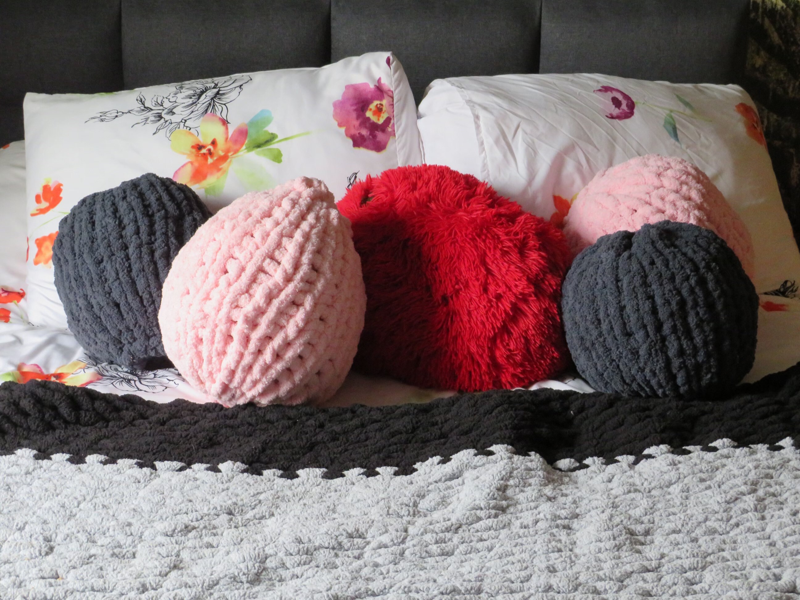 Personalized Chunky Throw Pillow, Hand Knit 12 Circle Textured Pillows