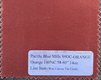 Può includere: Un primo piano di un campione di tessuto color ruggine con un'etichetta che recita "Pacific Blue Mills S#OC-ORANGE Orange 100%C 58-60" 14oz Line Item (Wax Canvas Tin Cloth)"