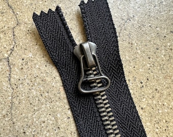 7インチ エクセラ ニッケル ジッパー YKK ナンバー 5 - クローズド