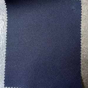 Italian Blue Sparkly Twill Stoff Bulk Stock 7,5 oz glänzend beschichtet Jeansstoff schwarz Rückseite Bild 3