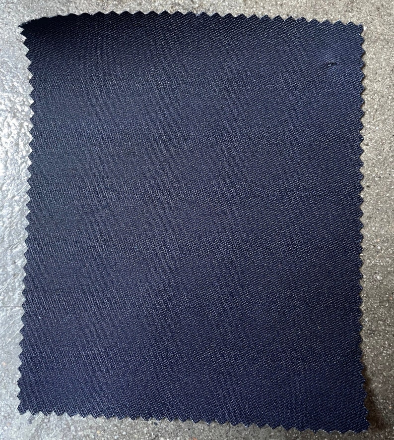 Italian Blue Sparkly Twill Stoff Bulk Stock 7,5 oz glänzend beschichtet Jeansstoff schwarz Rückseite Bild 3