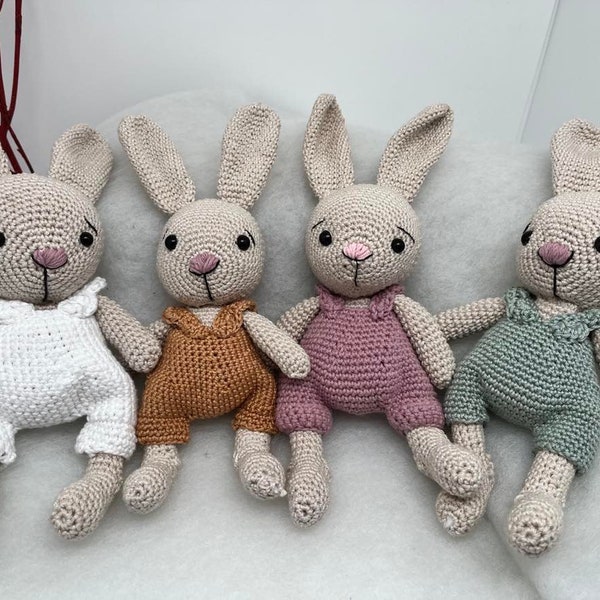 Lapin fait à la main au crochet