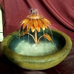 Fuente de mesa de cobre con forma de margarita
