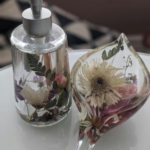 Bathroom Sets Decor  Soap  Dry Flowers  Resin Epoxy Clear floating motion accessory set Epoxy 3D vanity Storage Soap preservation Dispenser