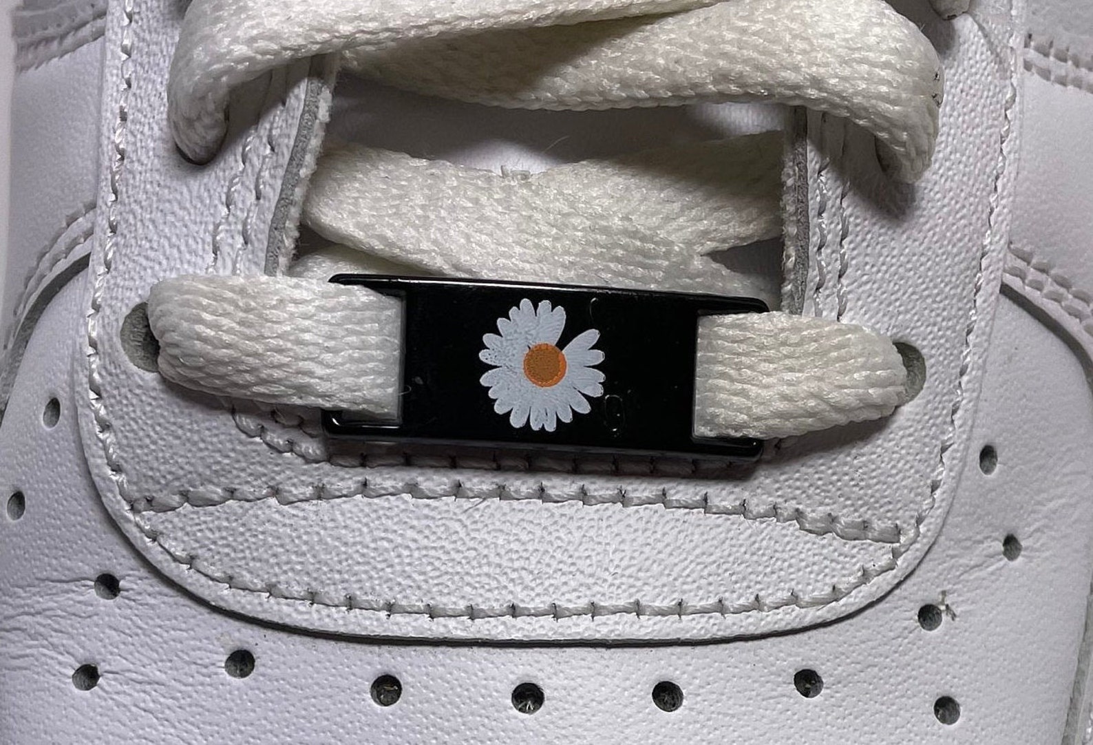 buckle lace