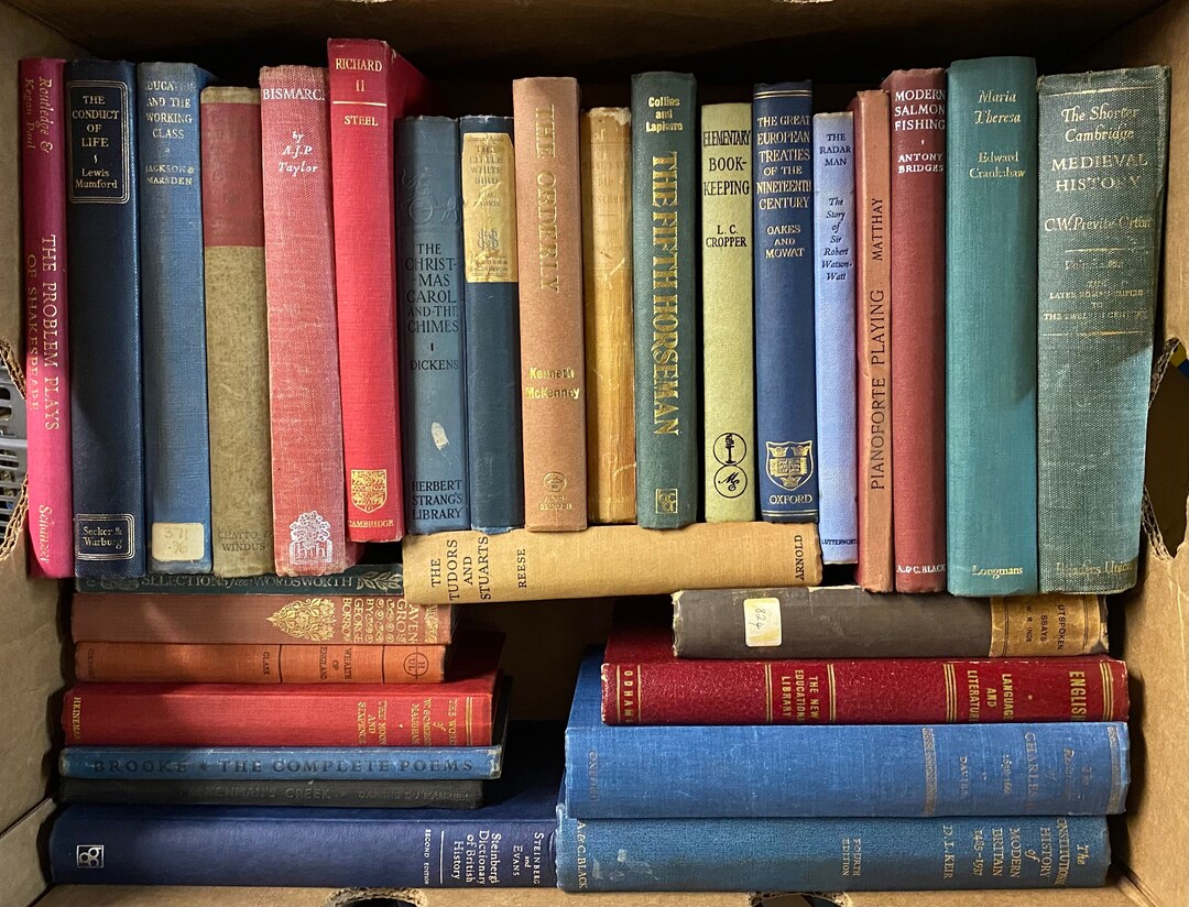 100 Vintage Books // Job Lot // Bundle // Decoration // Etsy