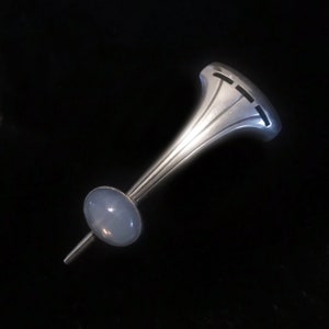 Modernist Silver brooch with chalcedony stone - Elis Kauppi, Kupittaan Kulta, Finland
