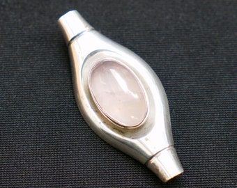Silver brooch with rose quartz stone from Elis Kauppi, Kupittaan Kulta, Finland (1960)