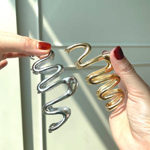 Large metal hair clip, Silver claw, Wave clasp claw, Minimal hair accessories, Bridesmaid present, Gift for her