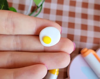 Fried Egg Clay Pin Badge, Handmade Polymer Clay Badges, Clay Pin Badges, Food theme pin badges
