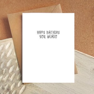 Tarjeta de cumpleaños: feliz cumpleaños, bicho raro, para esa increíble persona rara en tu vida.