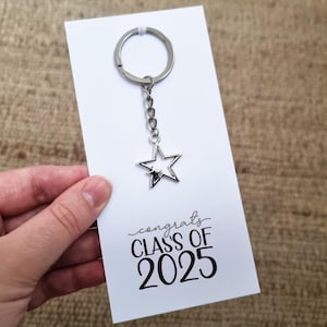 Class of 2025 School leavers gift - keyring on card - Gift for students, Year 6 & 11 leavers
