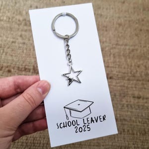 Class of 2025 School leavers gift - keyring on card - Gift for students, Year 6 & 11 leavers