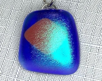 Blauwe en dichroïsche hanger van gesmolten glas