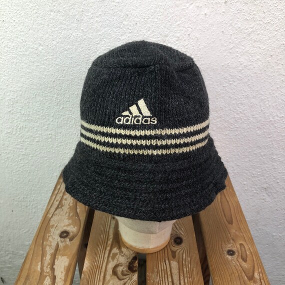 adidas vintage bucket hat
