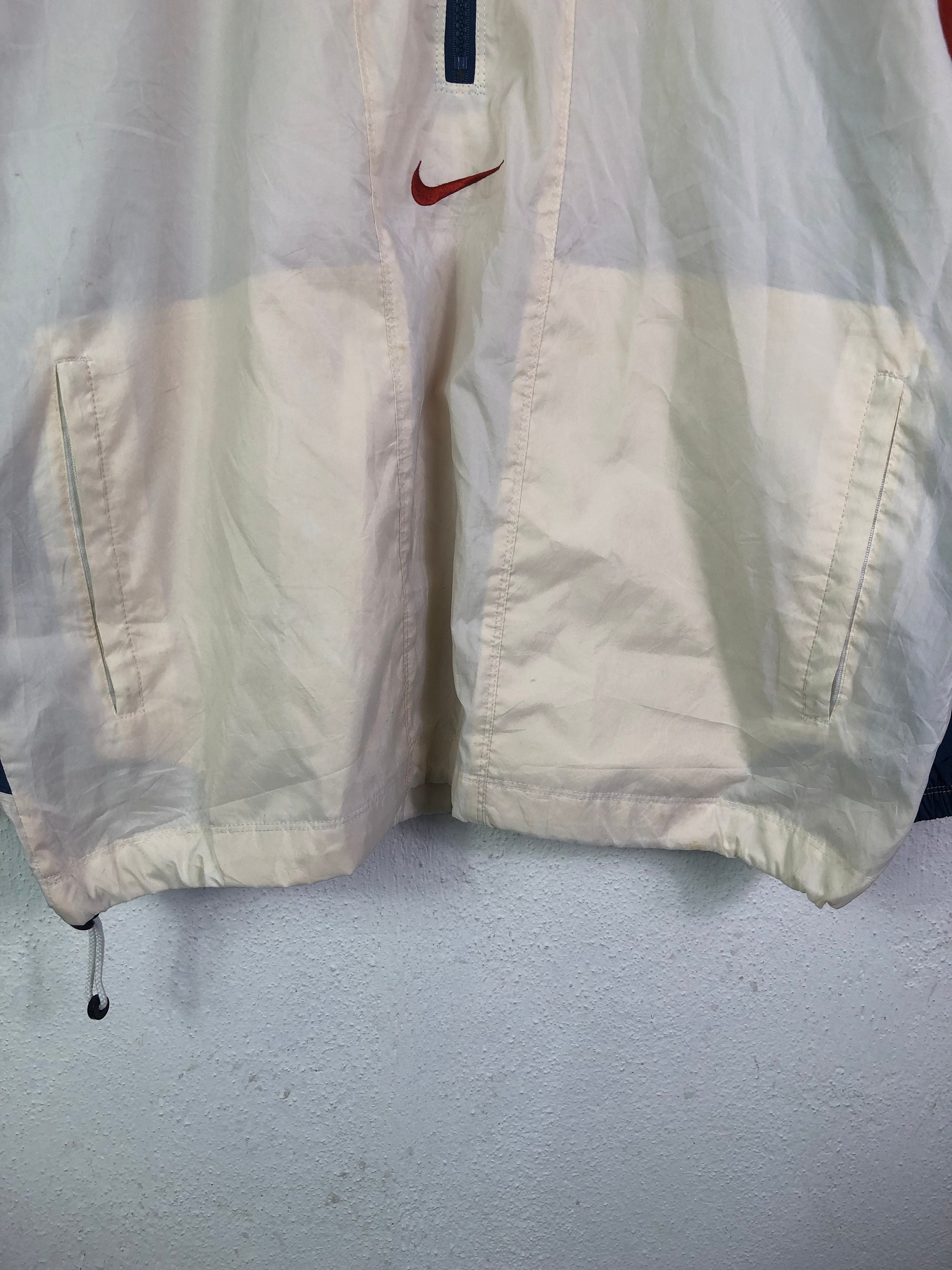 Cream top nike windbreaker