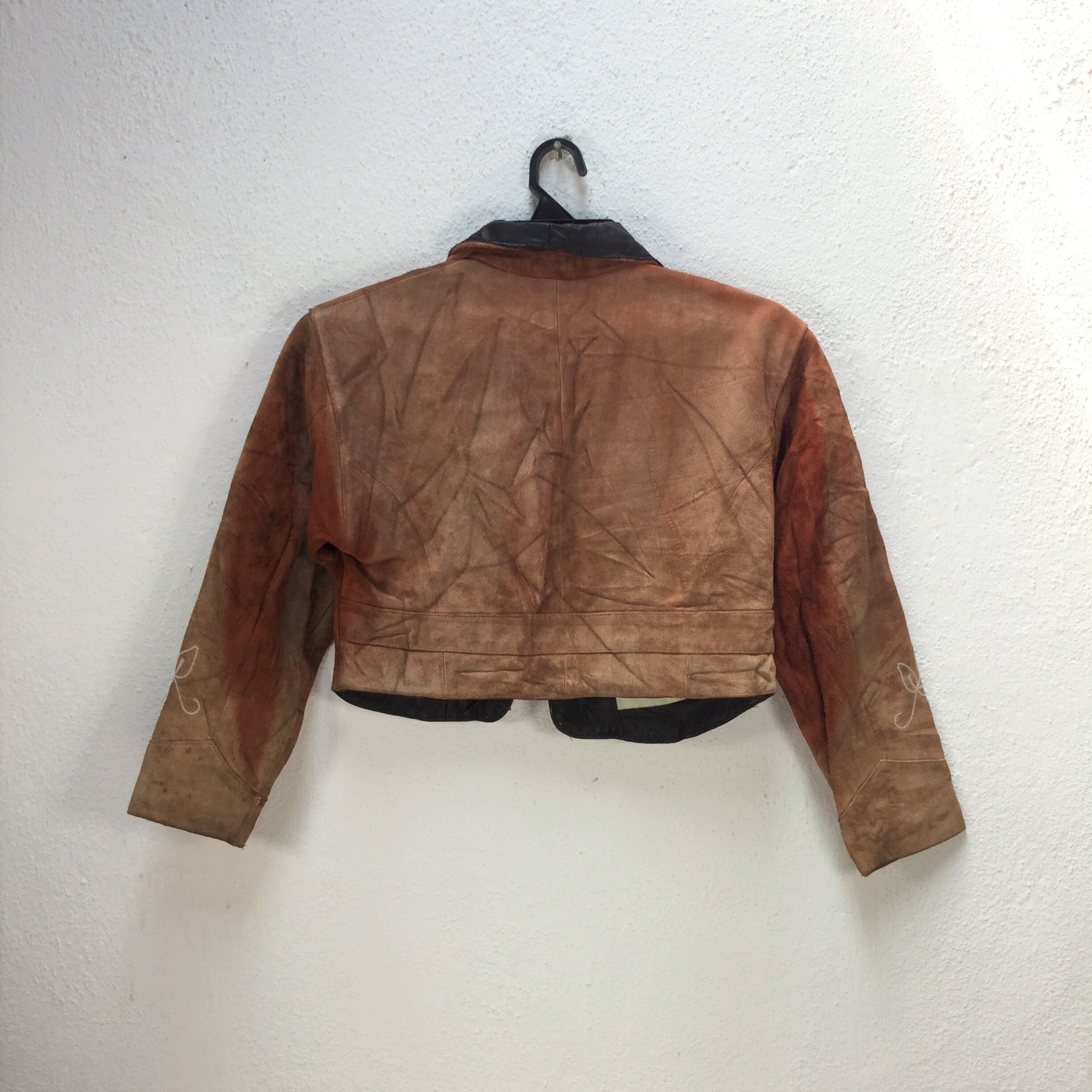 数々の賞を受賞 Vintage CANYON DE CHELLY Suede Leather Cropped Women Jacket ジャケット・アウター