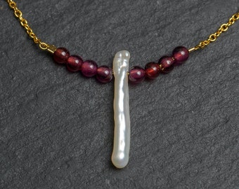 White baroque pearl and garnet necklace| January Birthstone| 14k gold vermeil | Precious stone |Choker necklace| Unique and rare