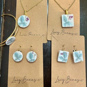 Custom order, commissioned broken china jewelry imagem 3