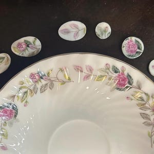 Custom order, commissioned broken china jewelry imagem 6