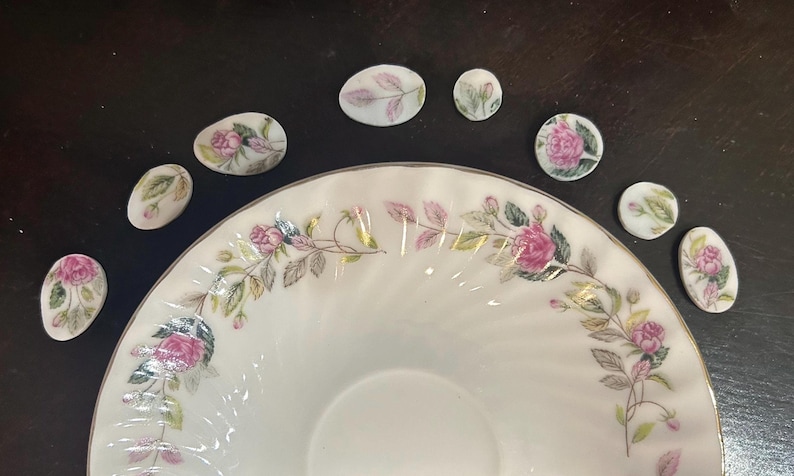 Custom order, commissioned broken china jewelry imagem 6
