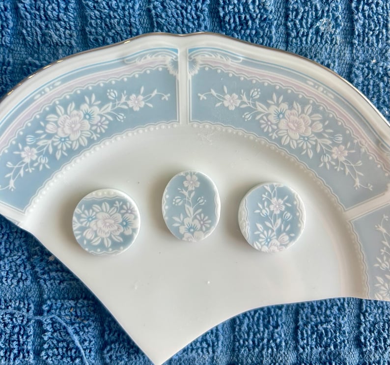Custom order, commissioned broken china jewelry imagem 9