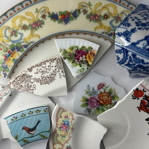 Custom order, commissioned broken china jewelry imagem 4