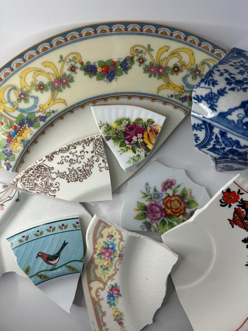 Custom order, commissioned broken china jewelry imagem 4