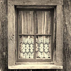 vierge carte de voeux romantique noir et blanc hangar fenêtre rideau en dentelle de mauvaise humeur papier recyclé photo unique