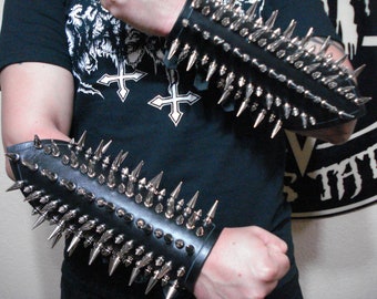 BEASTCRAFT   Mixed Spiked Genuine Leather Gauntlet Black Metal