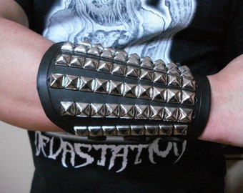 MASSACRE   Medium Silver Pyramid Studded Genuine  Leather Gauntlet Thrash Death