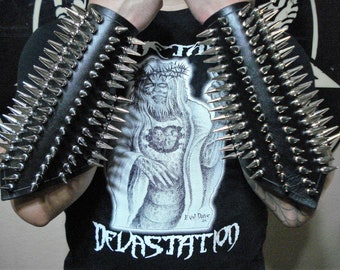 SATANIC WARMASTER   Brutal Spiked Genuine Leather Gauntlet