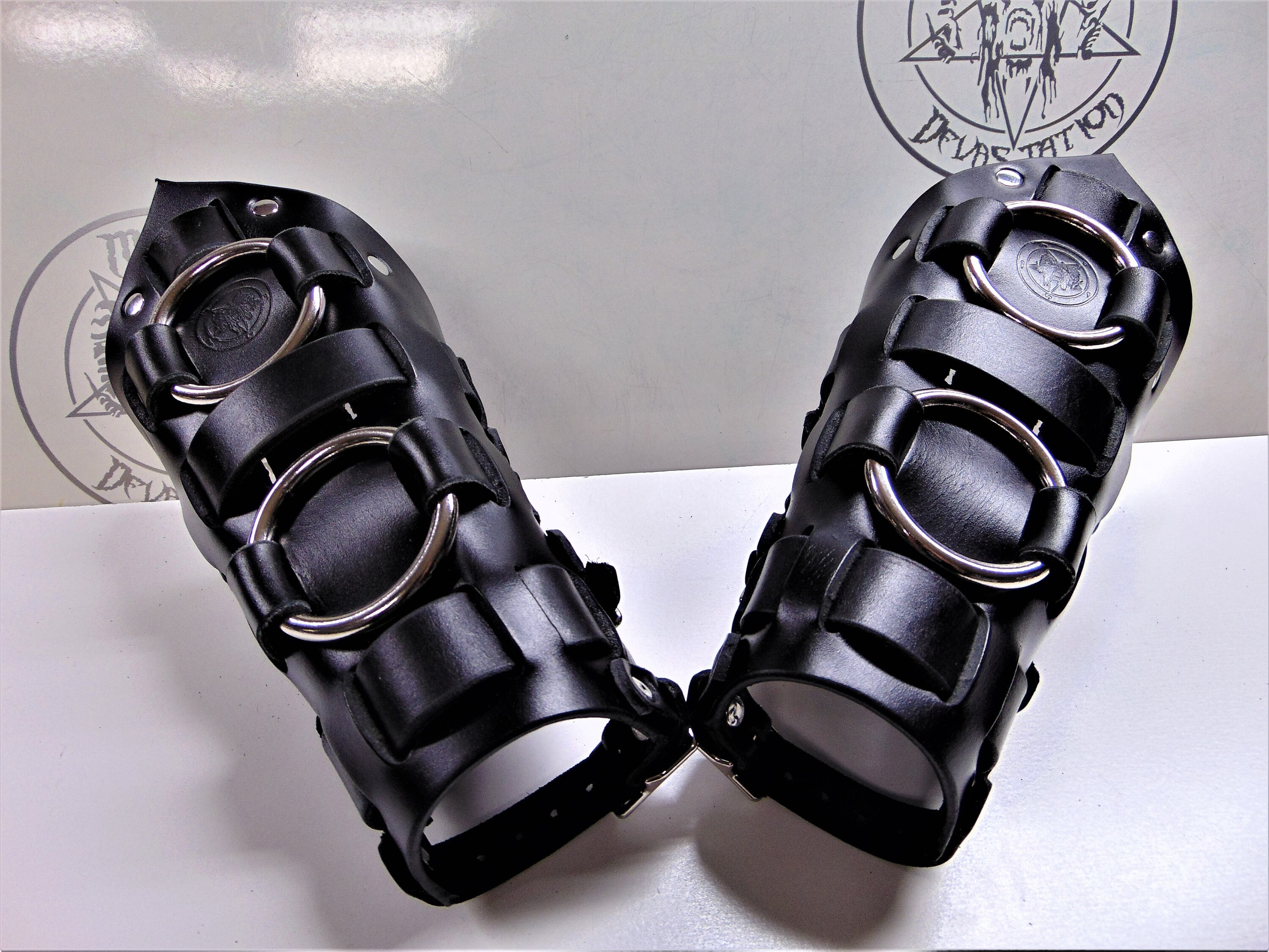 DARK FORTRESS Full Strapped & Ringed Genuine Leather Gauntlet Black ...