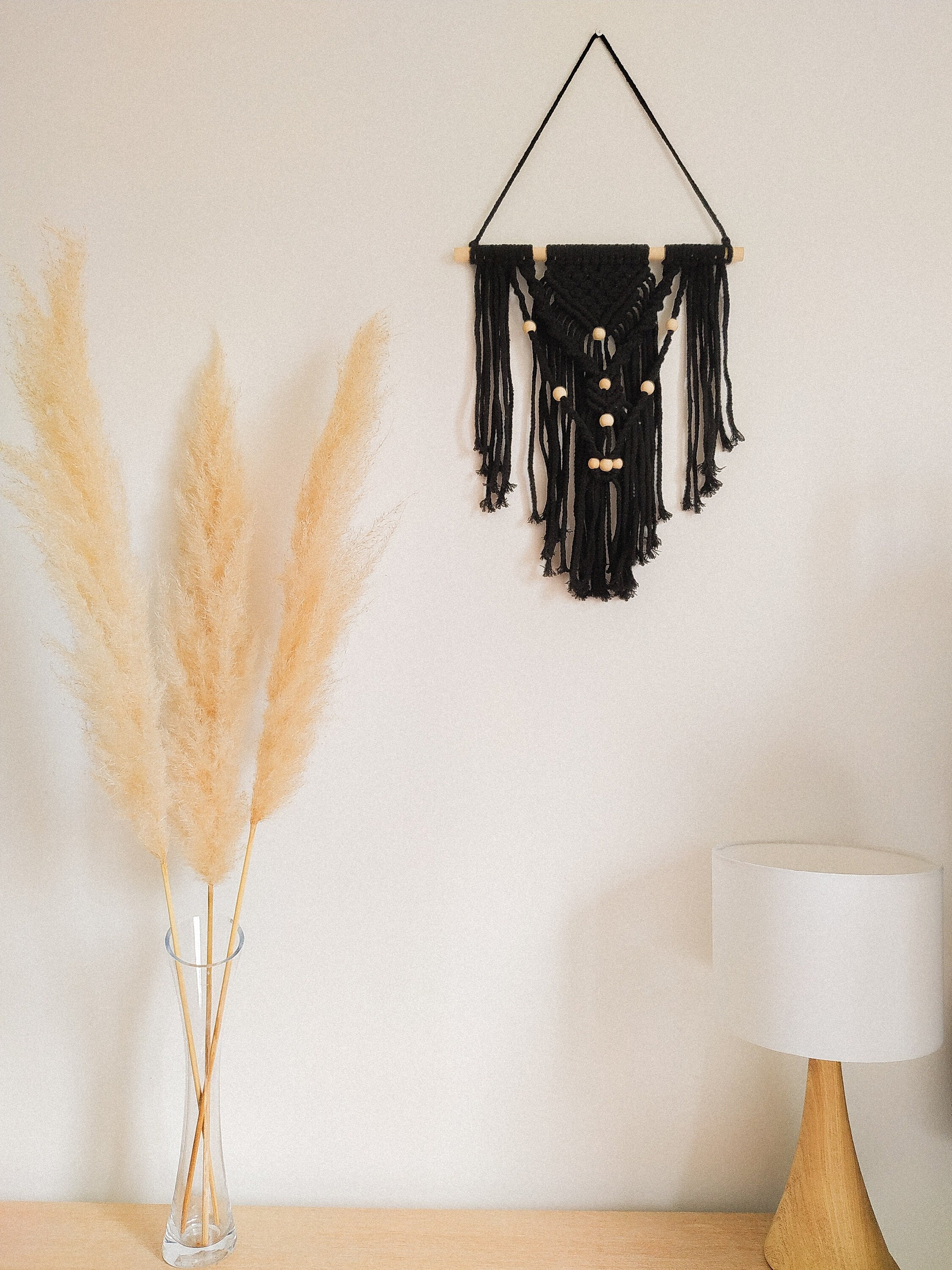 Tenture Noir en Macramé Modèle Unique