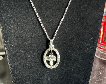 Collar con camafeo de flores