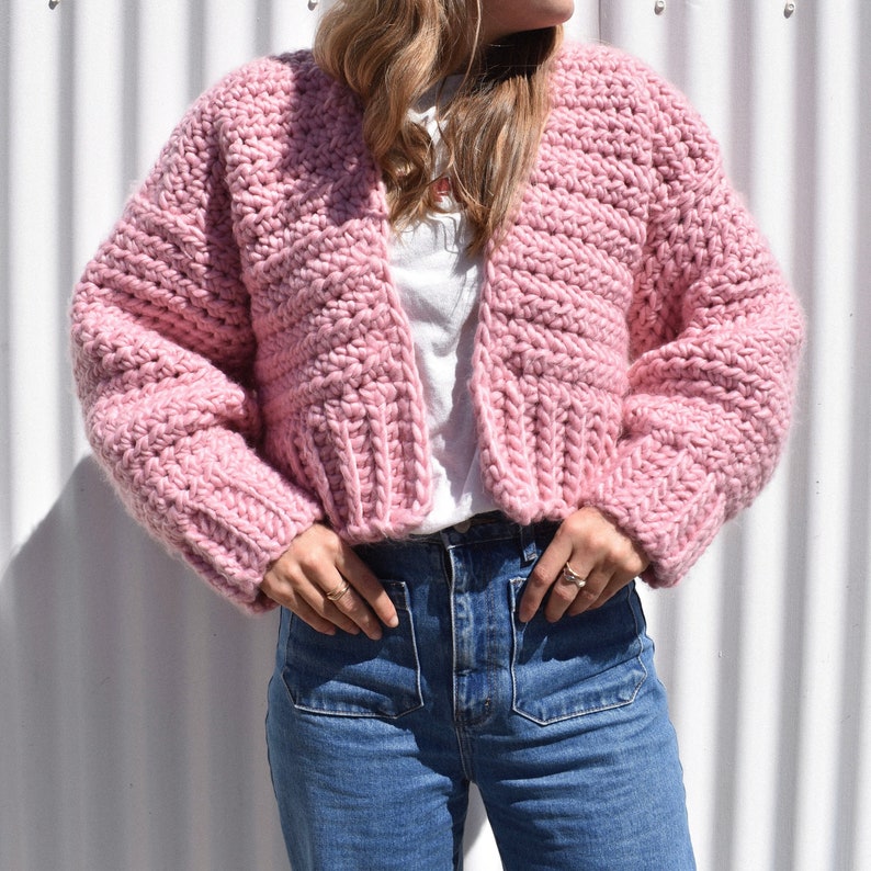 Cardigan épais au crochet en laine végétalienne duveteuse rose image 1