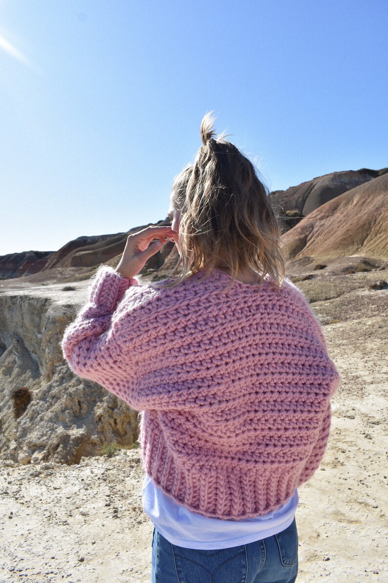 Cardigan épais au crochet en laine végétalienne duveteuse rose image 4