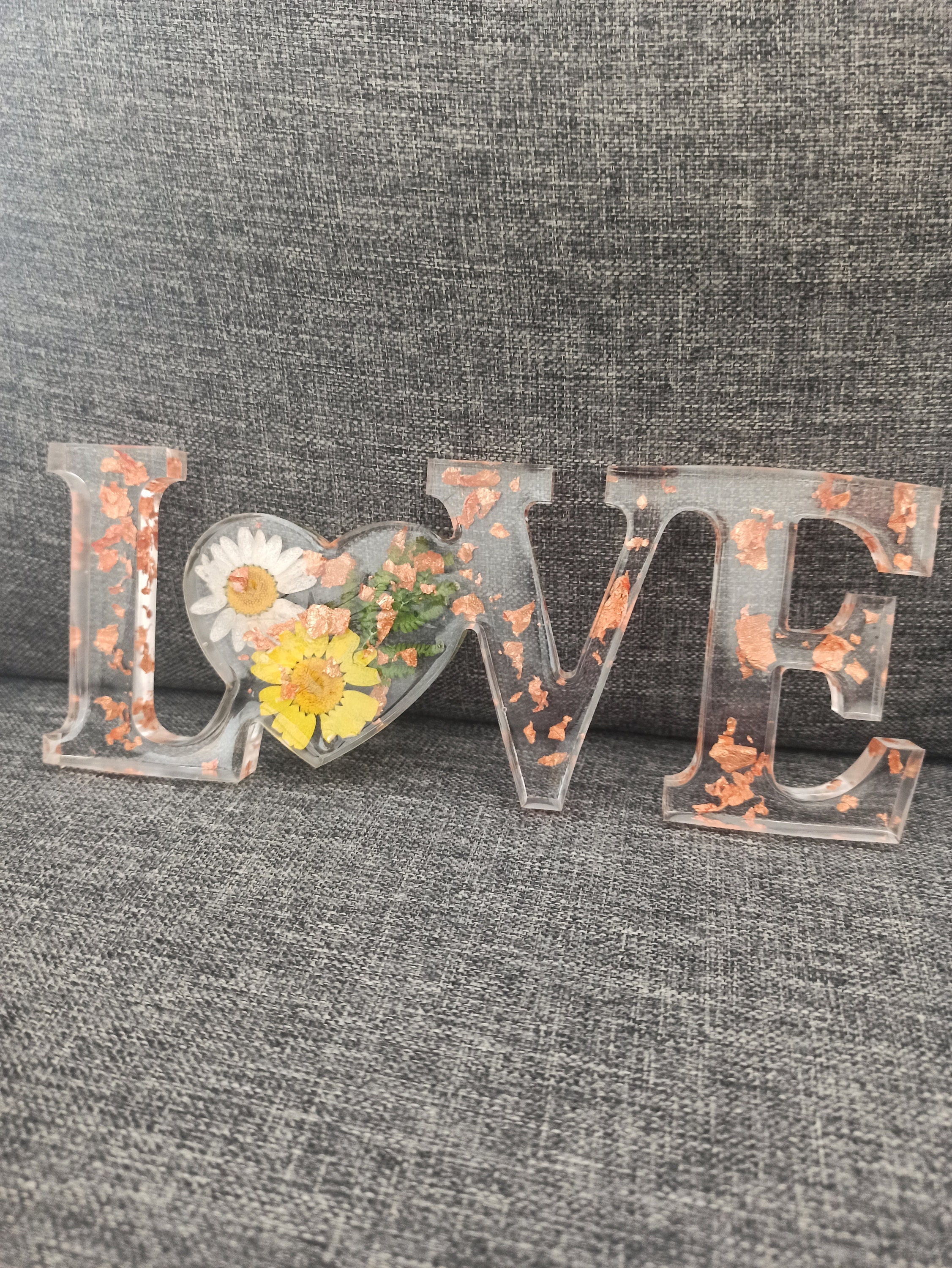 Love en Resine Incrusté Fleurs Naturelle et Feuille de Bronze