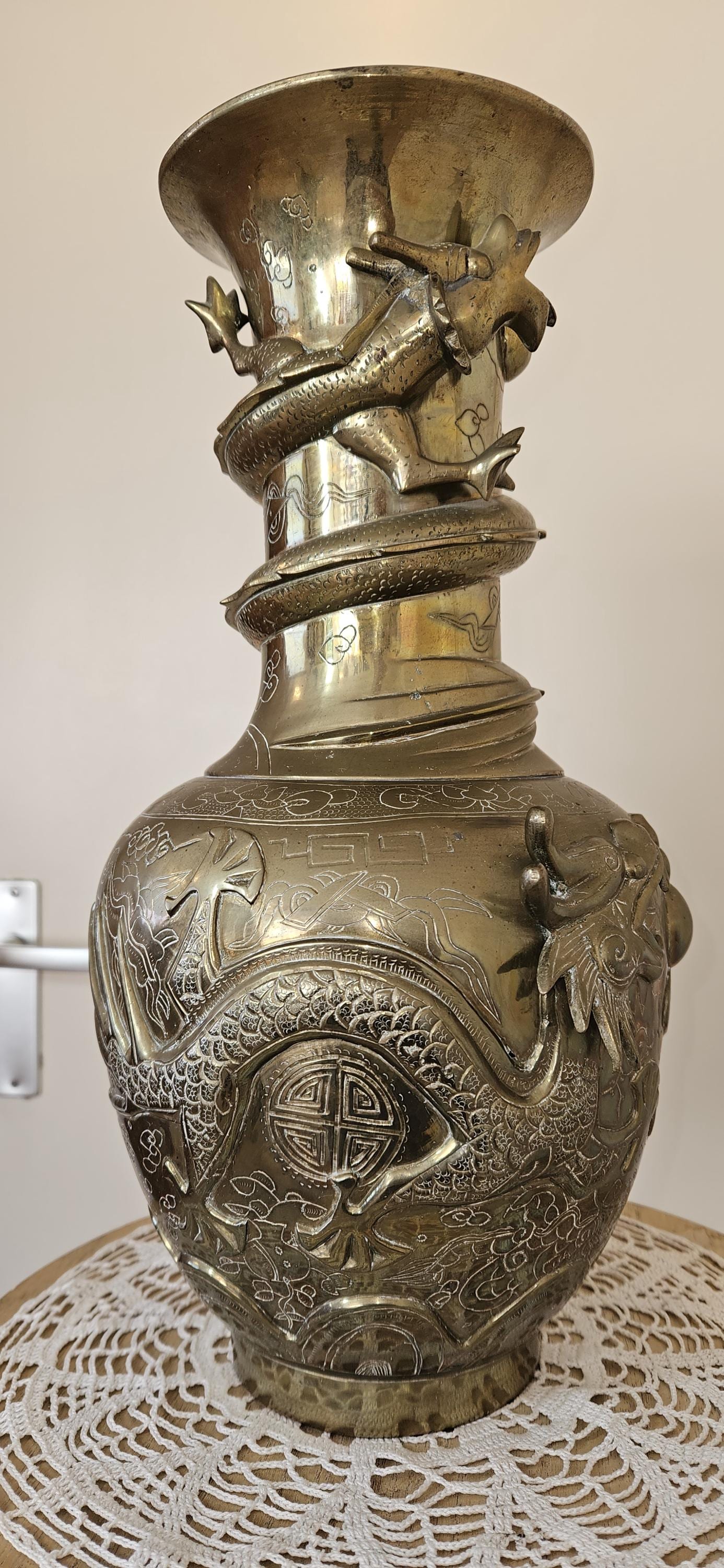 大きなマーク付き中国青銅「龍」花瓶（3.795 Kg） - Etsy 日本