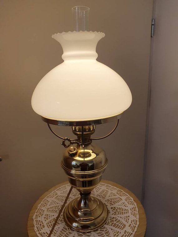 lampara de mesa antigua de latón y tulipa de cr - Compra venta en  todocoleccion