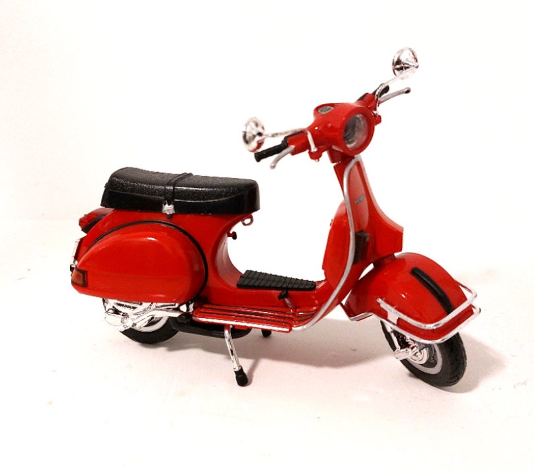 NEWRAY ニューレイ VESPA P200E レッド 1/12 廃盤 激レア Amazon | ニューレイ 1/12 完成品バイク ベスパ P200E 1978