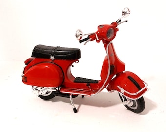 Vespa P200 E 1:12 Scale Diecast Red | New-Ray Toys