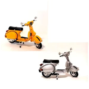 Vespa P200 E 1:12 Scale Diecast (2 colors) | New-Ray Toys